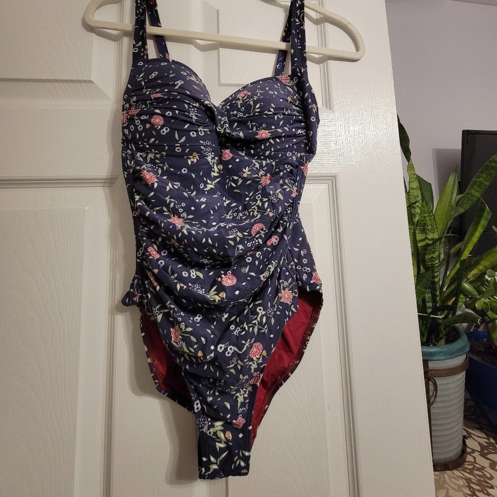 One piece swim suit
